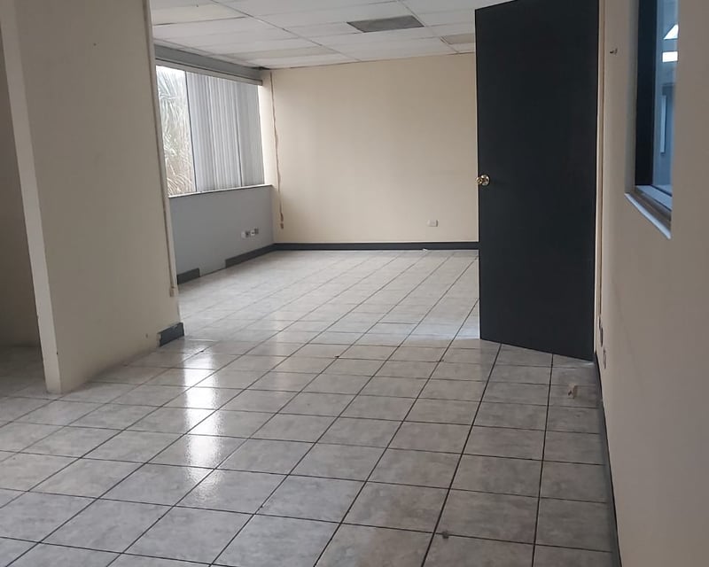 Oficina en Renta en Edificio Mini Zona 4 - Miniatura 3