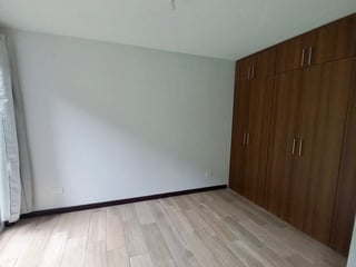 📍 APARTAMENTO EN VENTA – 3 HAB + JARDÍN | EDIFICIO BARI | KM 18.5 CES - 5