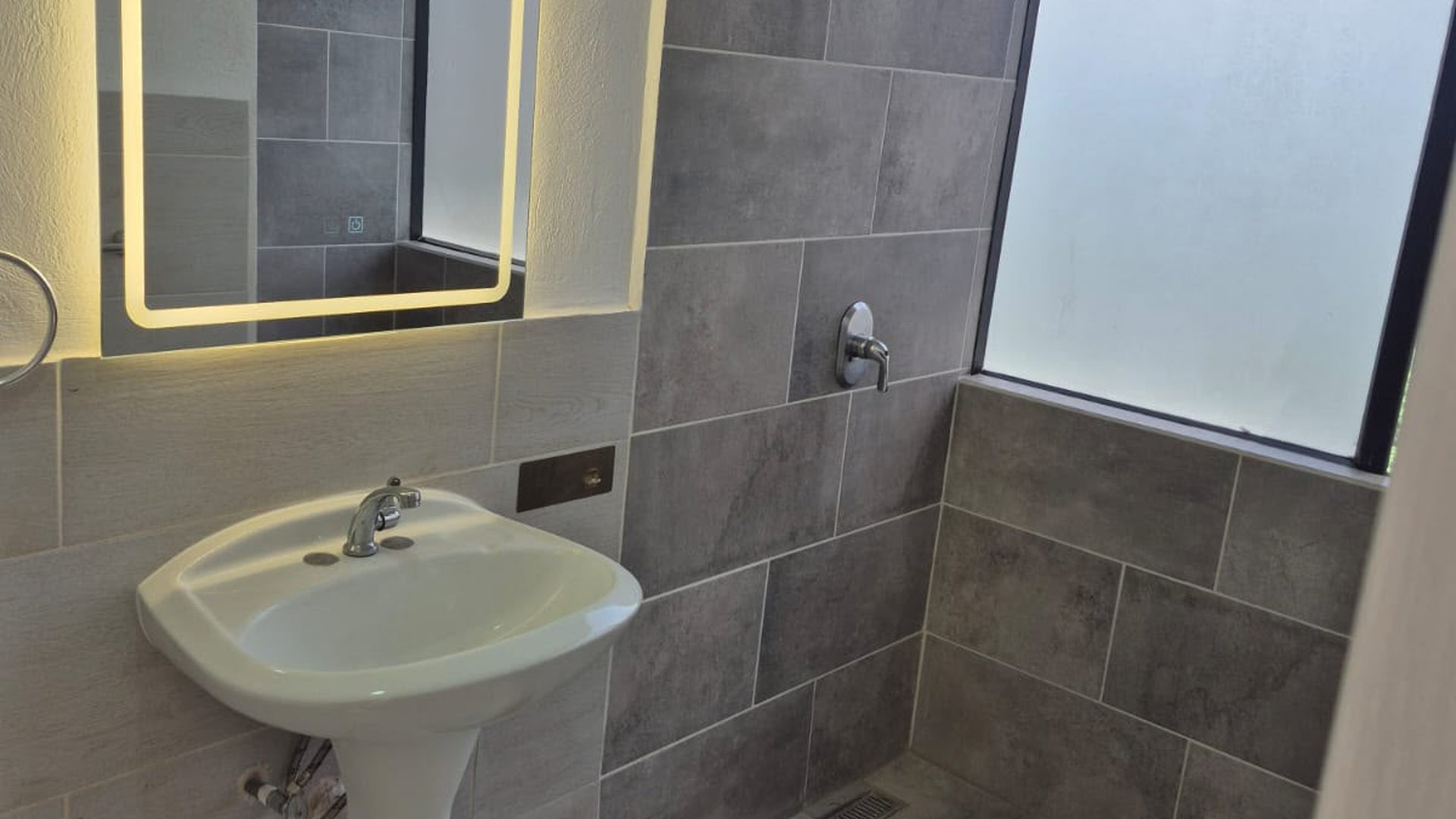 RENTA APARTAMENTO PACÍFICA PLAZA ZONA 14 - Miniatura 9