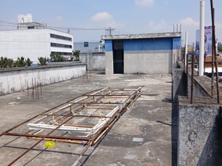 Local Comercial ubicado sobre la  Calzada San Juan Z 7 - 3