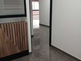 Rento Oficina Comercial en Zona 15 - 3