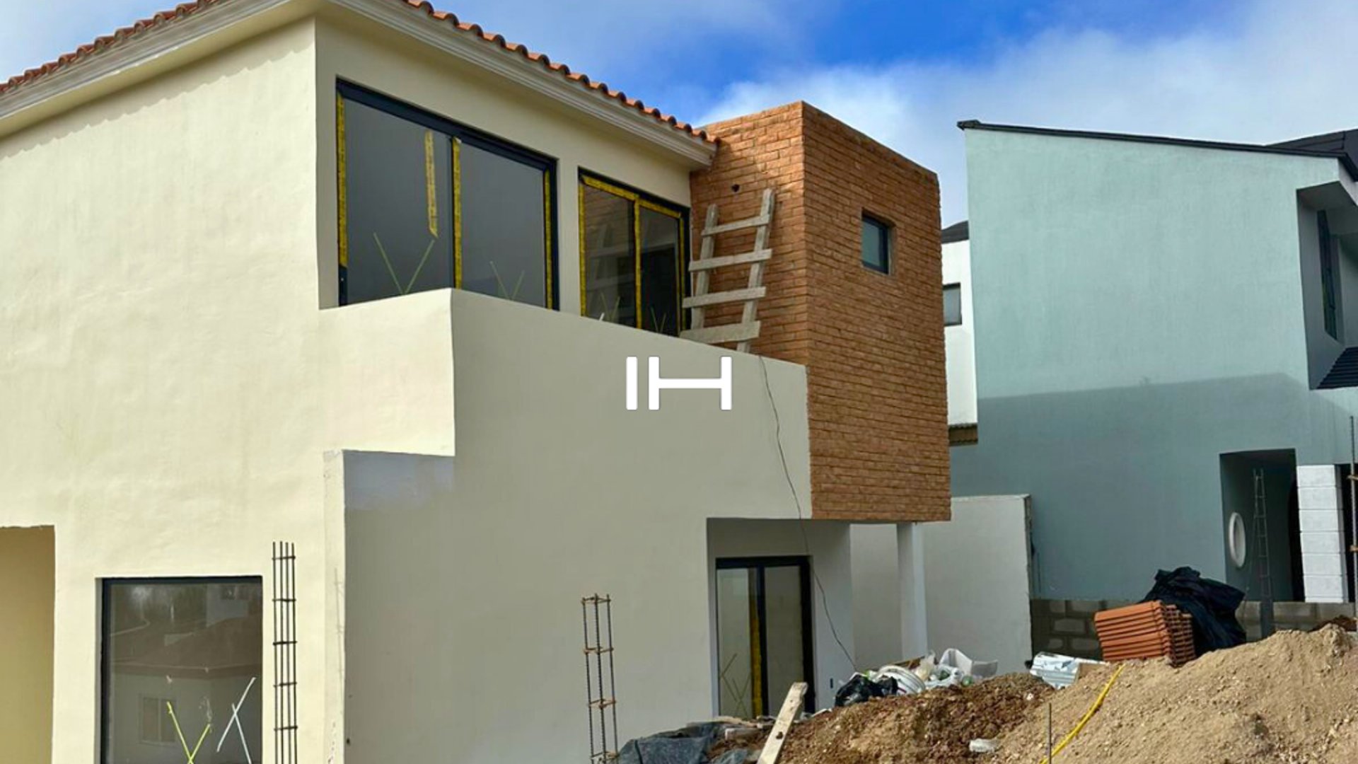 CASA EN VENTA EN CAES, ARRAZOLA KM 16.5 EN CONSTRUCCION  