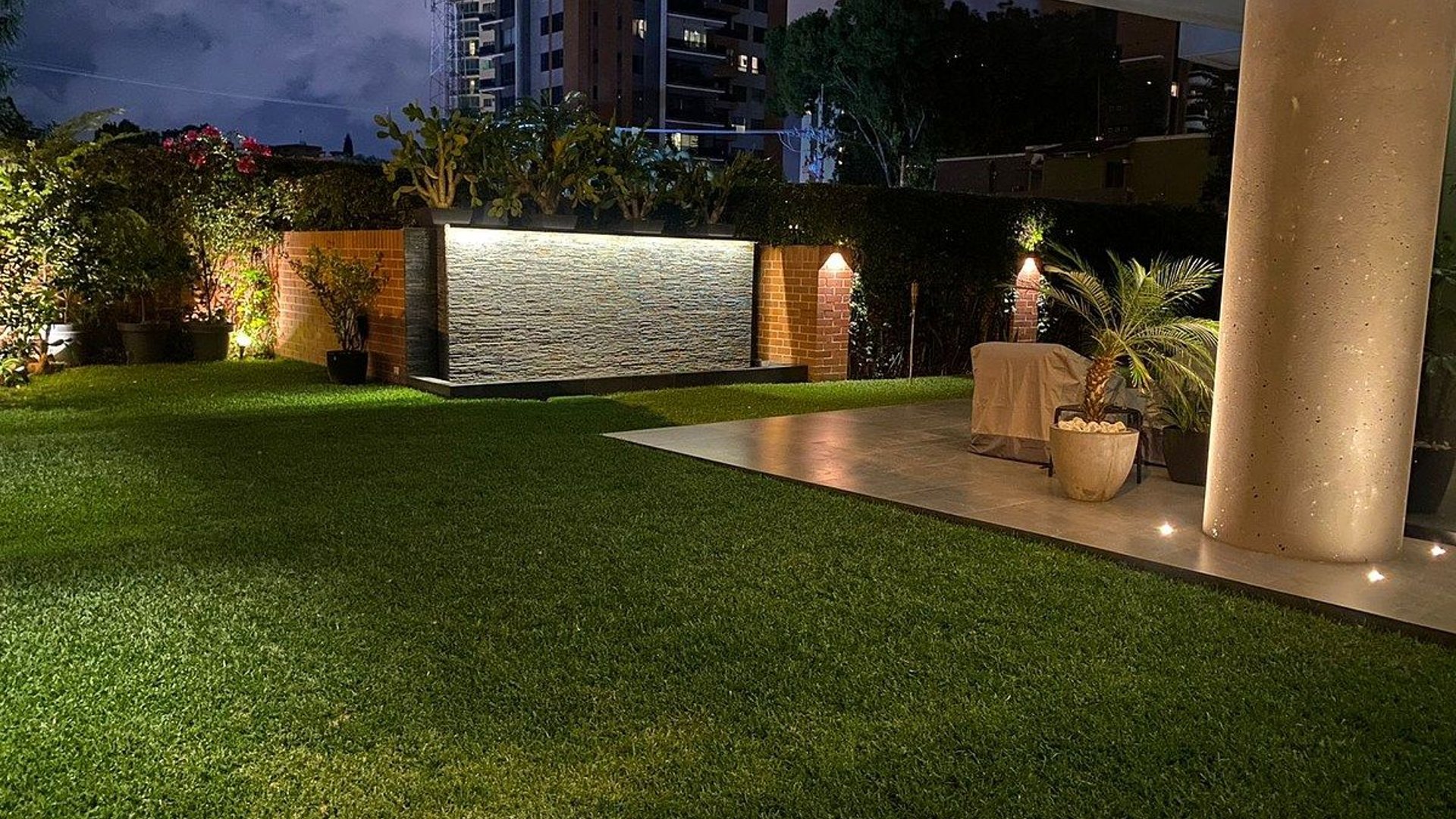 🌿 Apartamento Exclusivo con Jardín Privado en Venta , Zona 14
