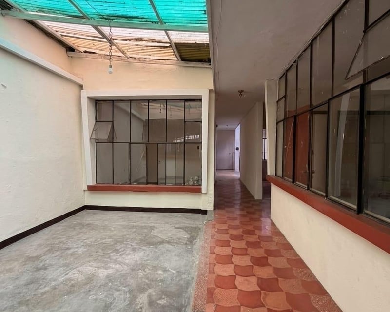 📍 CASA EN ALQUILER – 6 AMBIENTES | ZONA 6, CERCA DE CALLE MARTÍ
