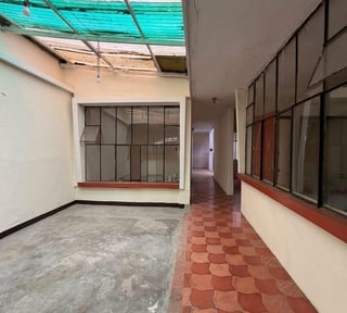 📍 CASA EN ALQUILER – 6 AMBIENTES | ZONA 6, CERCA DE CALLE MARTÍ