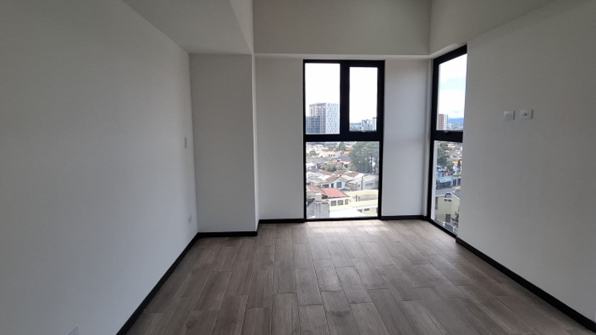 Renta de Apartamento en Altaire zona 11 Mariscal - Miniatura 6