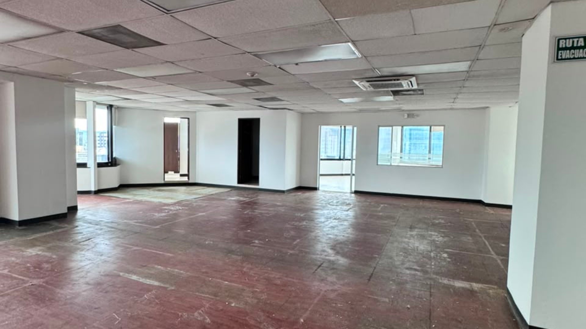 ???? OFICINA EN RENTA – 455 M² | EDIFICIO MURANO CENTER | ZONA 10 - Miniatura 2