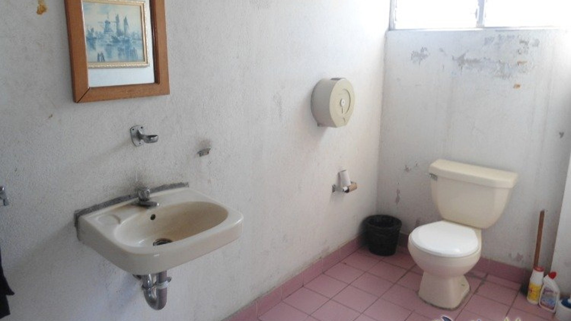 Alquiler o venta edificio comercial en zona 2 Guatemala - Miniatura 19