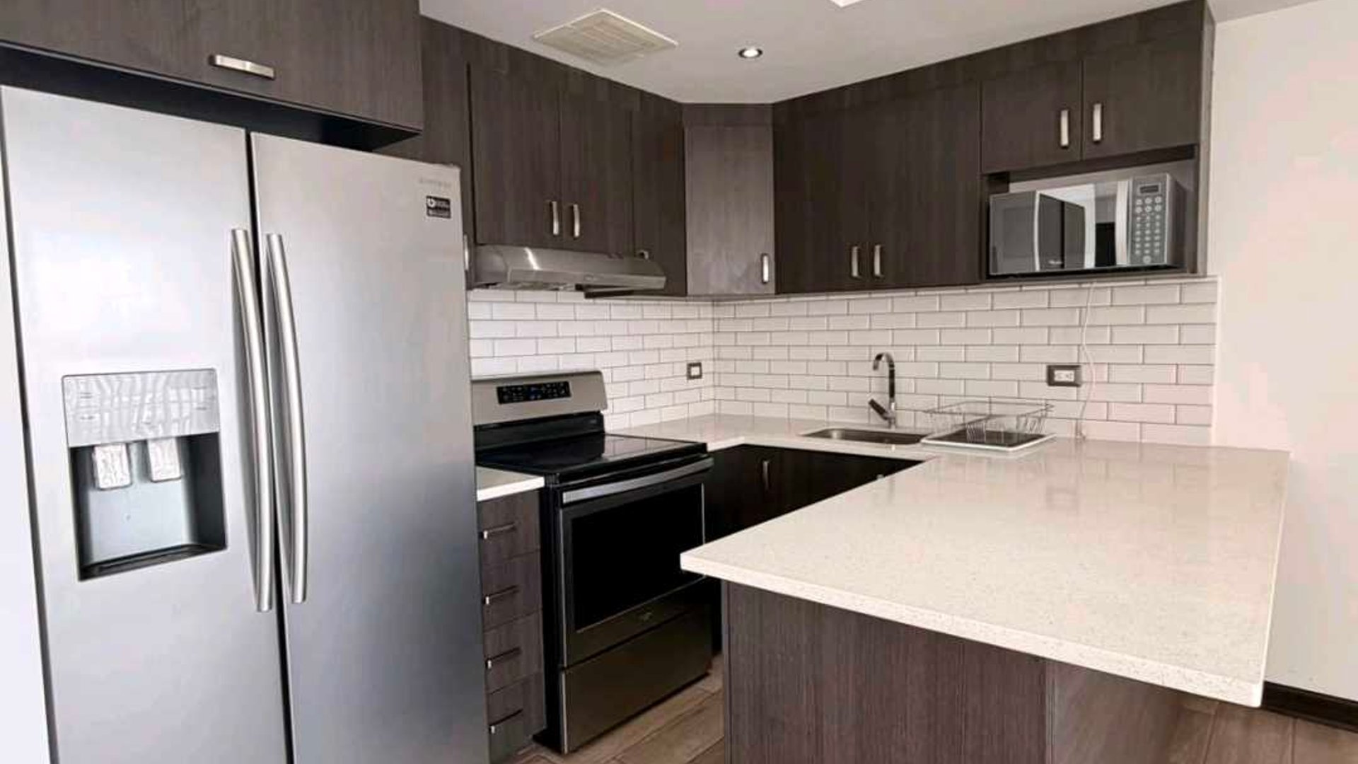 APARTAMENTO EN ALQUILER ???? Edificio Tres 15, Zona 13 - Miniatura 6