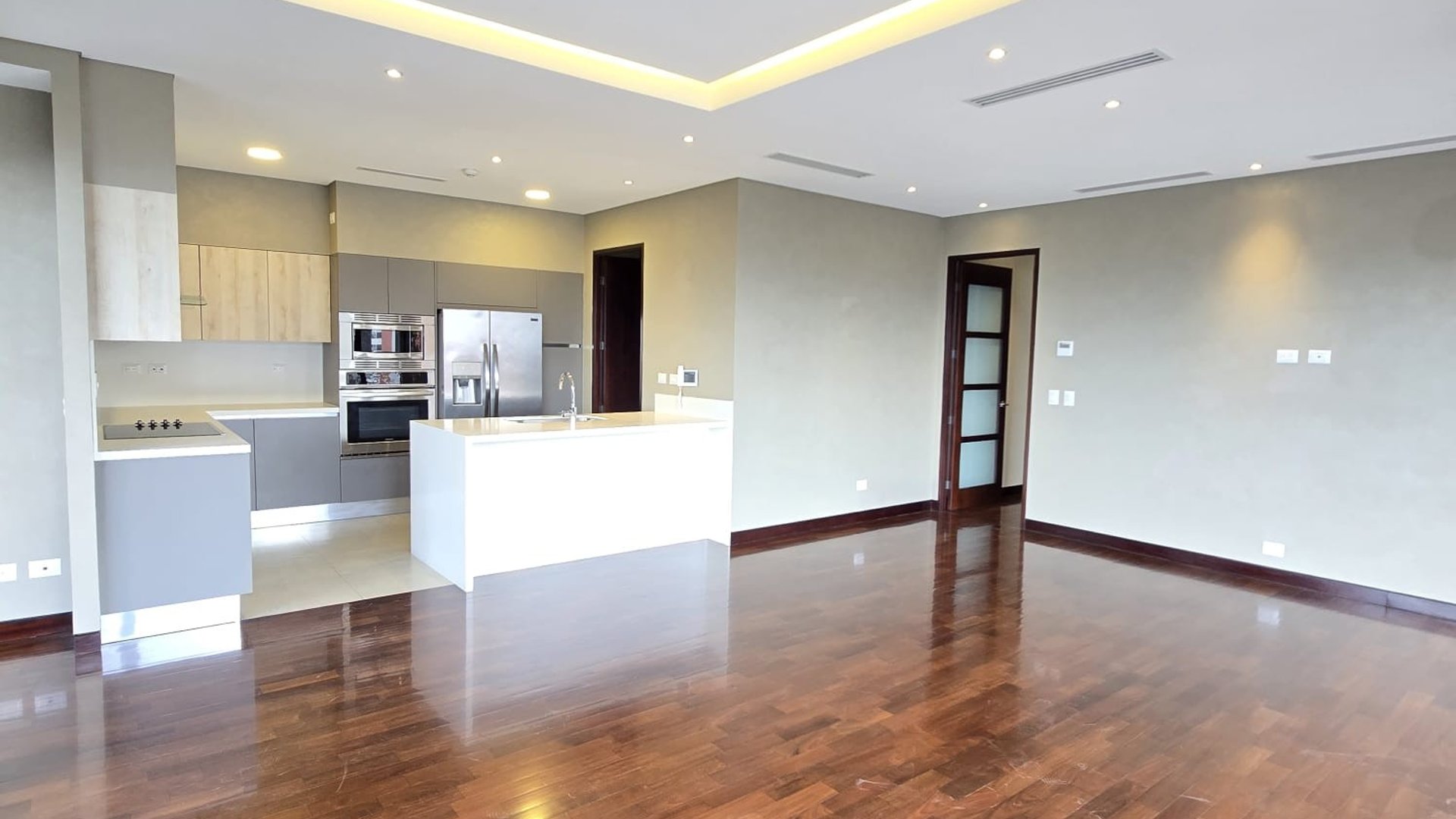Apartamento en renta zona 14 edificio Santa Inés del Parque 2 habitaciones + 2 parqueos