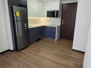 Lindo Apartamento alquilo a estrenar en zona 10 con jardín - Image 15