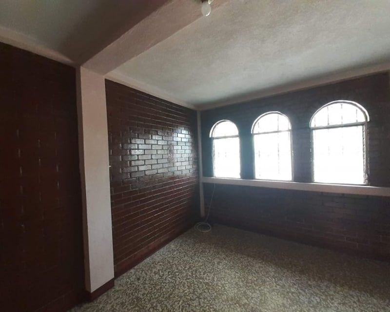 Propiedad en Venta con Apartamentos en Calzada San Juan