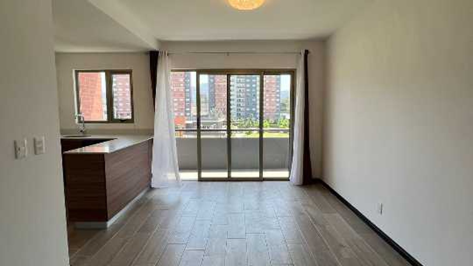 Venta  de apartamento en Edificio Segheria para inversión  zona 14