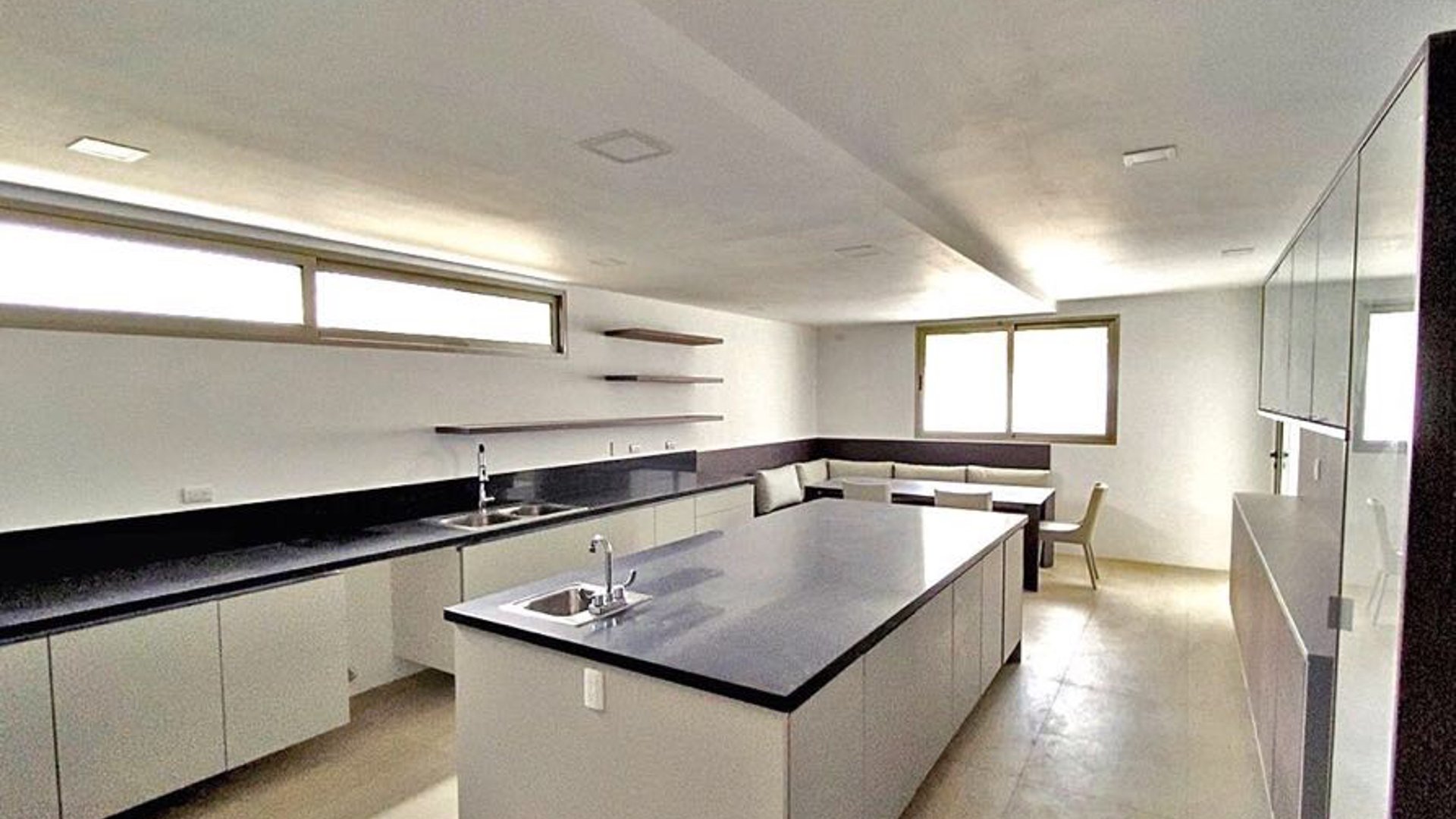 Vendo Linda Casa en Lomas de San Isidro zona 16 - Miniatura 9