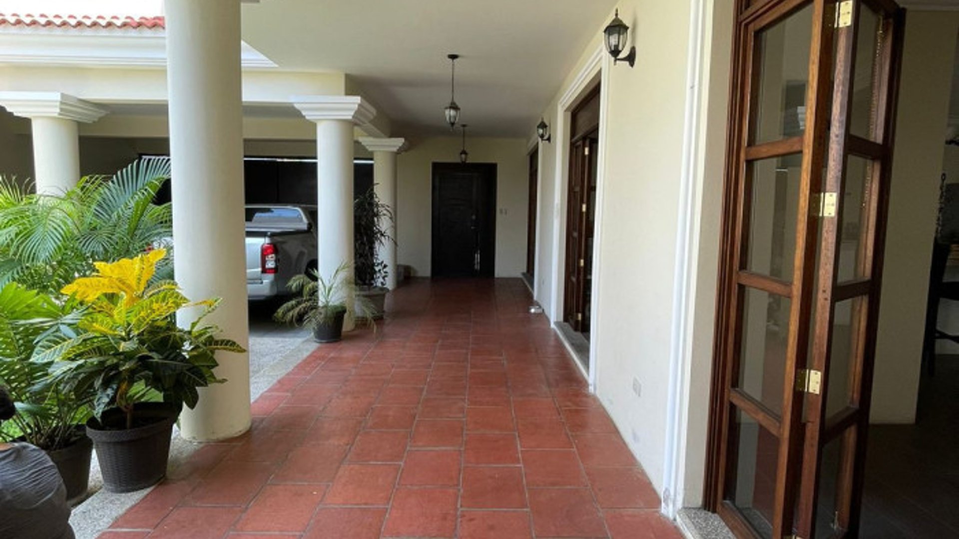 Casa grande en venta en Jutiapa sobre calle principal - Miniatura 2