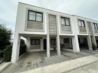 Casa en venta en Serena de Arrazola Fraijanes - Image 1