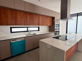 📍 CASA EN VENTA – 3 HAB + ESTUDIO | CONDOMINIO MOLIÉ | ZONA 10 - 2