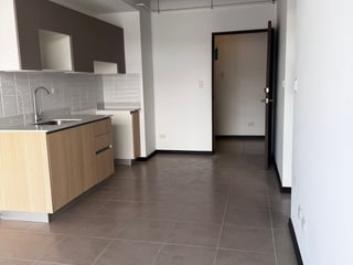 VENDO EN TORRE NIKAO BOULEVARD EL NARANJO - Image 12