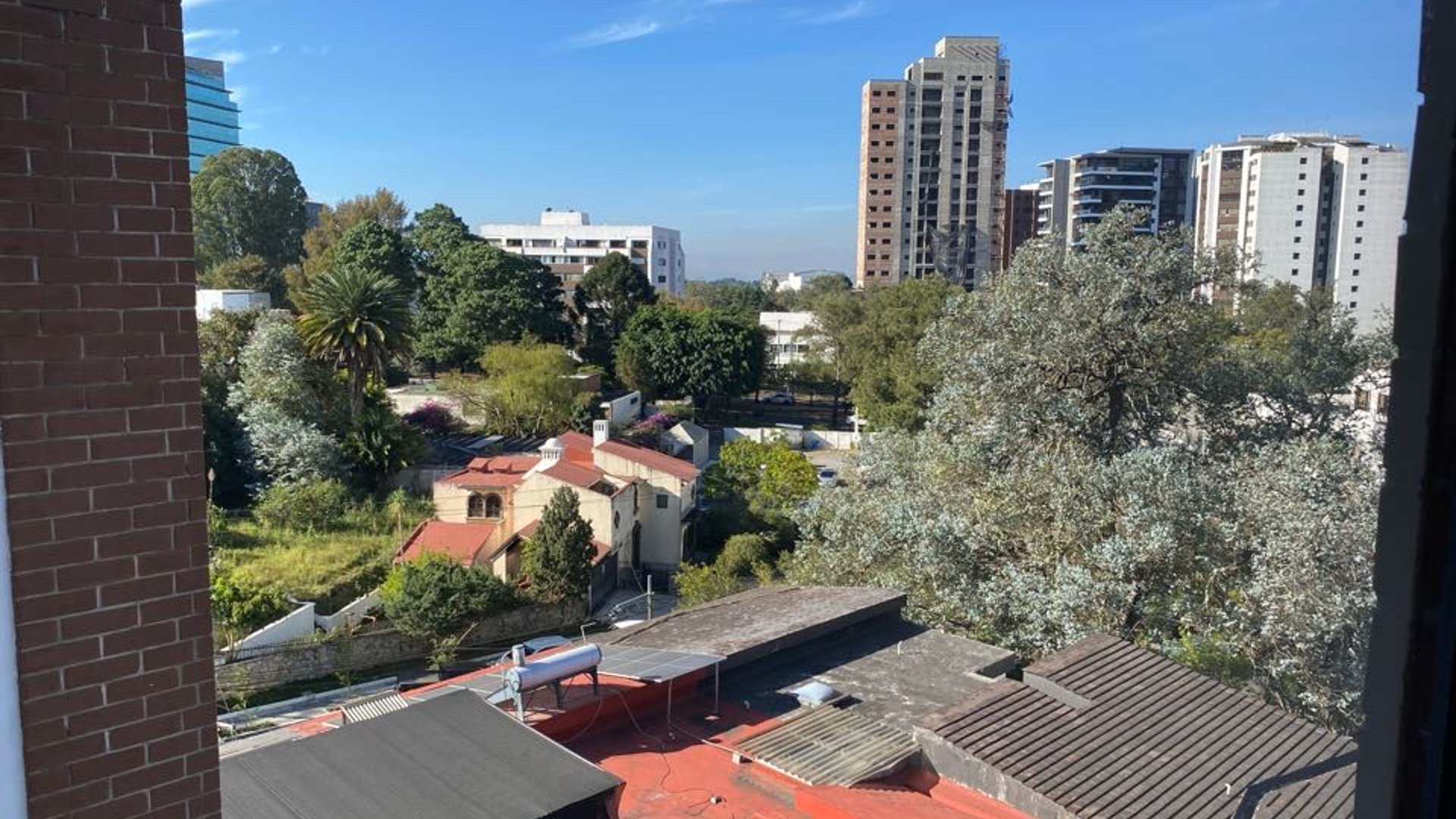 Apartamento amplio en Renta Zona 15, cerca de Metro15 - Miniatura 9