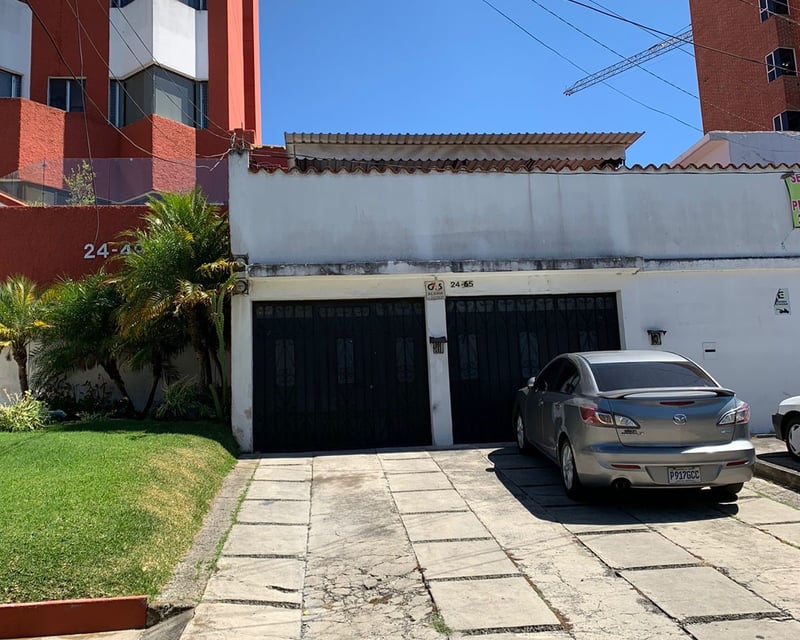 Vendo amplia casa en Zona 13