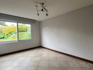 Venta de amplia casa en Km 20 Carr. a Fraijanes, Colinas de Castel (C) - Image 12