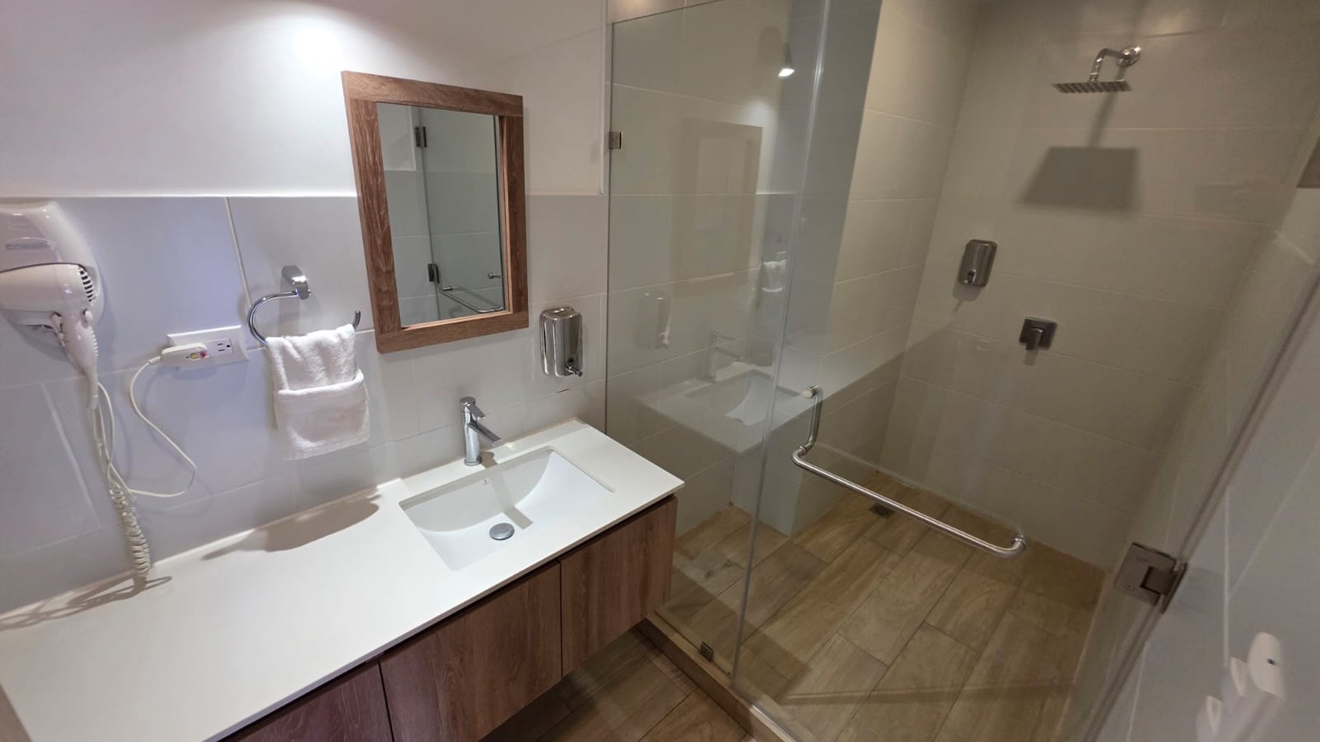 Apartamento amueblado en renta - 2 habitaciones en zona 10 Ref-5971 - Miniatura 12