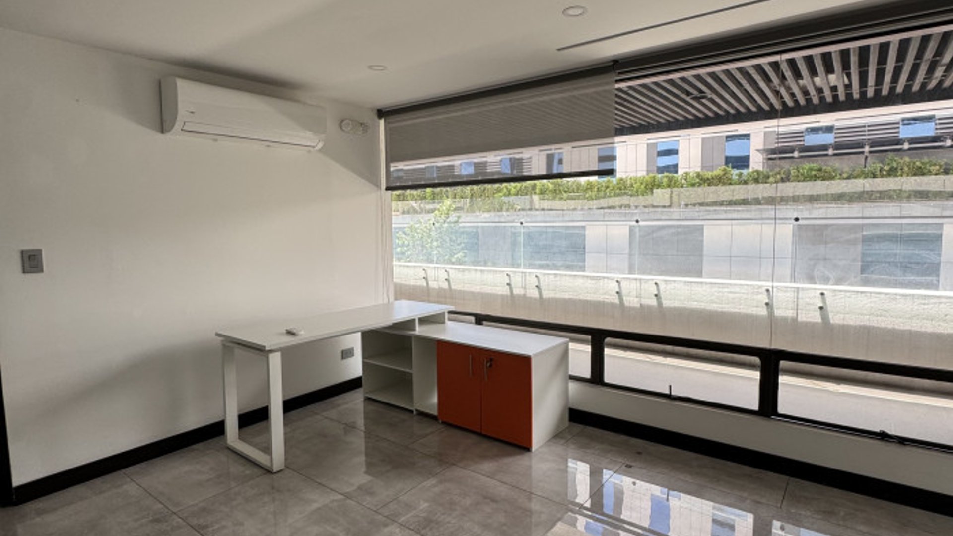 Oficina Comercial en Renta Geminis zona 10 - Miniatura 3