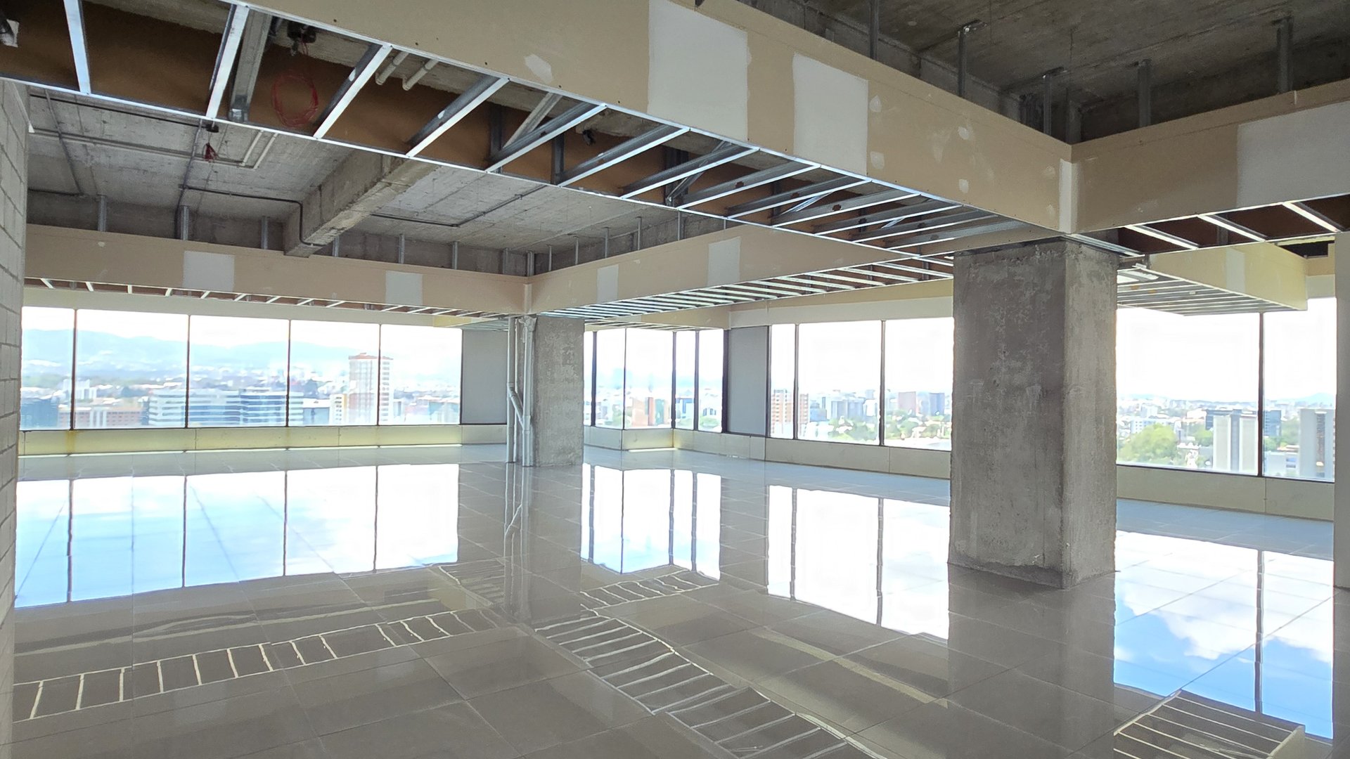 En venta oficina en la zona 10 de Guatemala