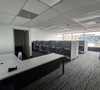 En Renta oficina AMUEBLADA Call Center Z.13 Guatemala