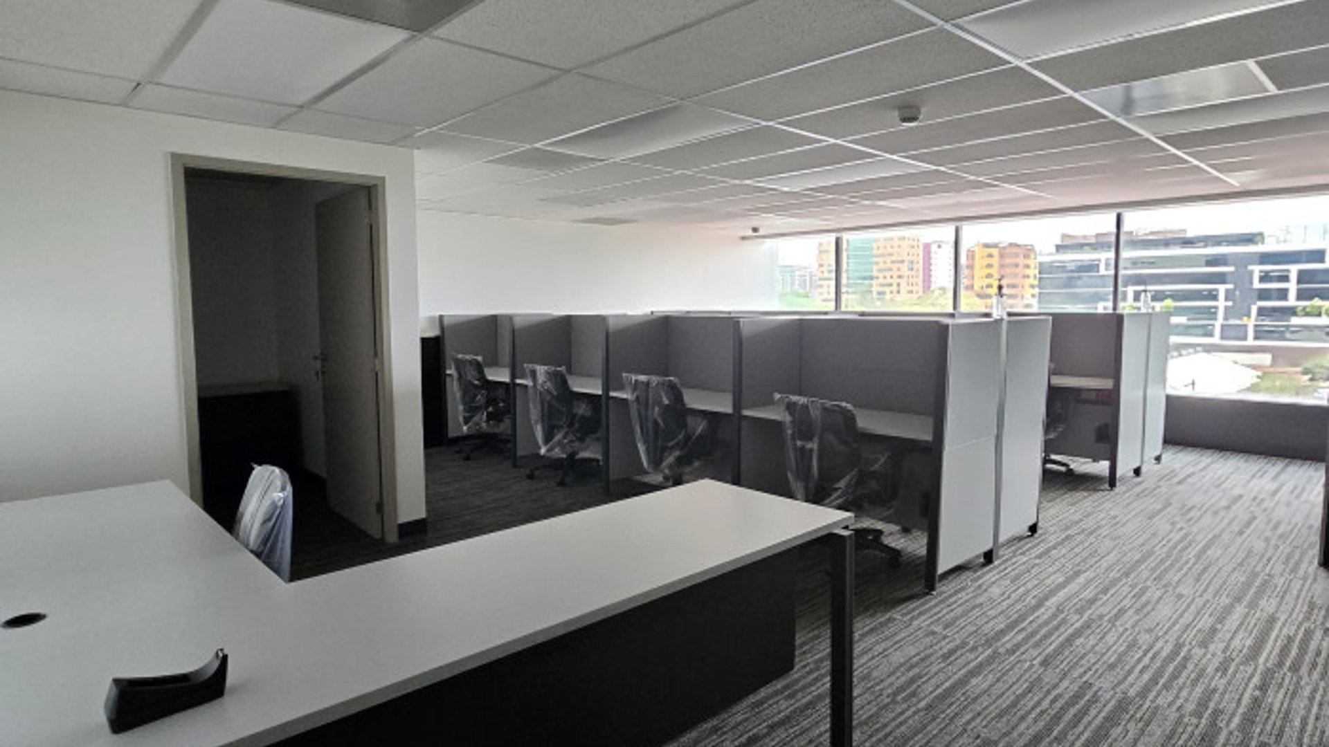En Renta oficina AMUEBLADA Call Center Z.13 Guatemala