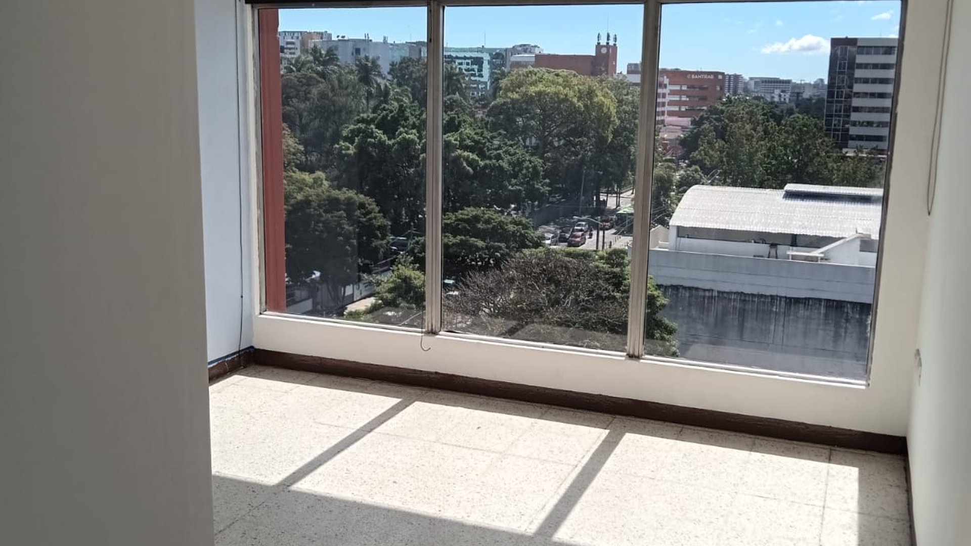 Oficinas en Renta en Edificio 74 zona 9 - Miniatura 8