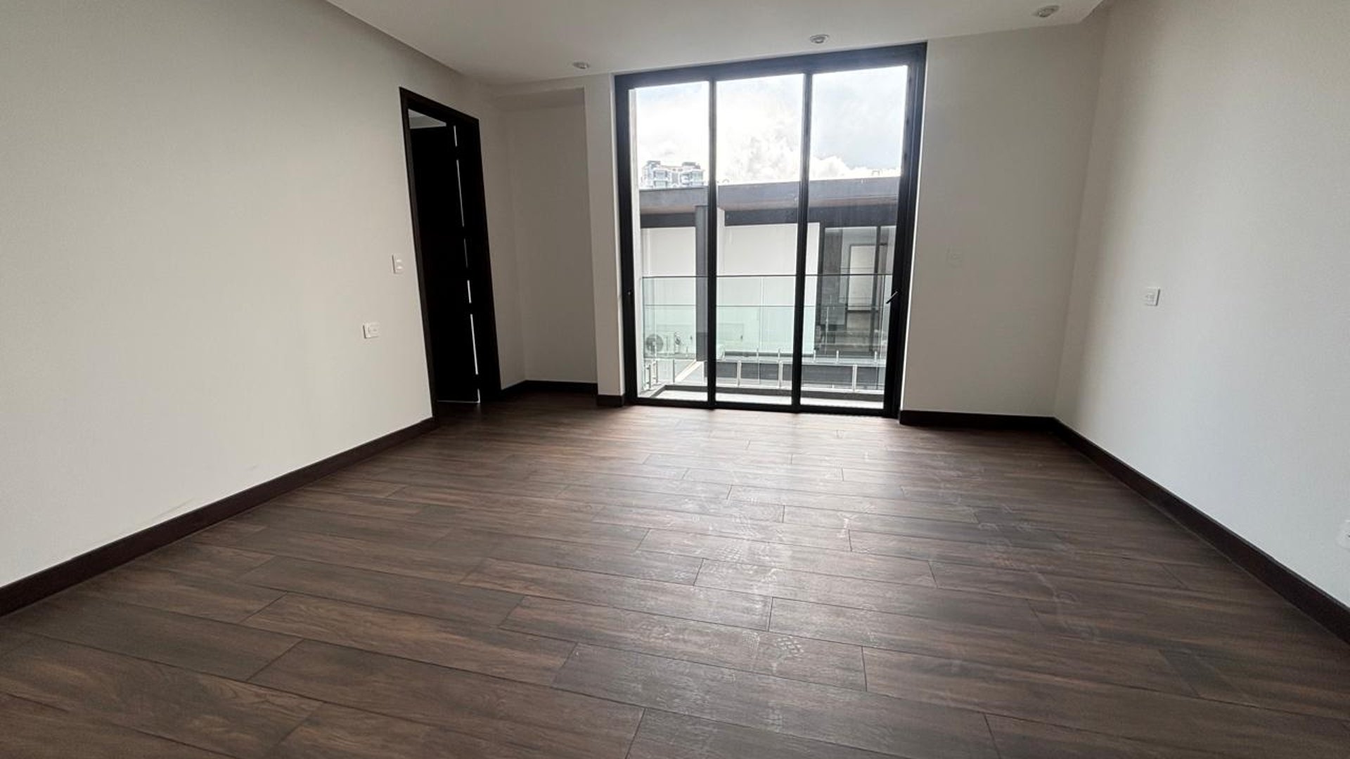 Townhouse en Alquiler Condominio Molie, zona 10 - Miniatura 12