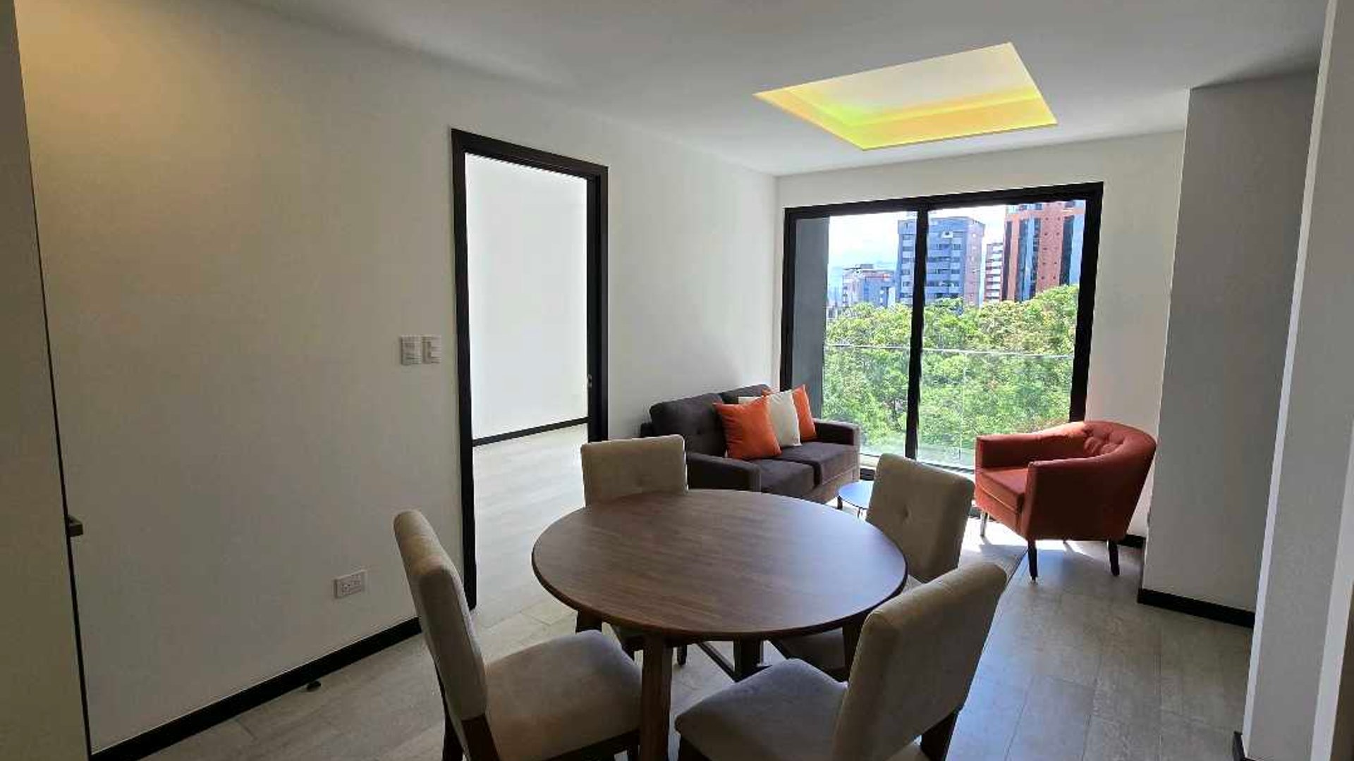 APARTAMENTO SEMIAMUEBLADO EN ALQUILER EN ZONA 13 - Miniatura 6