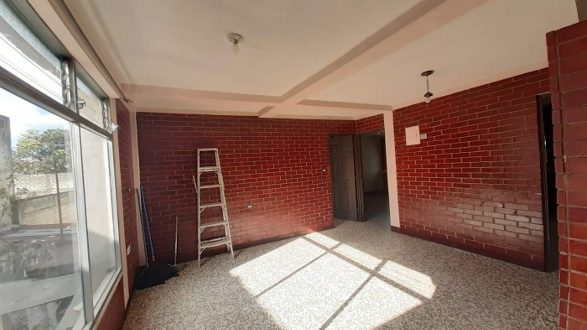 Propiedad en Venta con Apartamentos en Calzada San Juan - Miniatura 8
