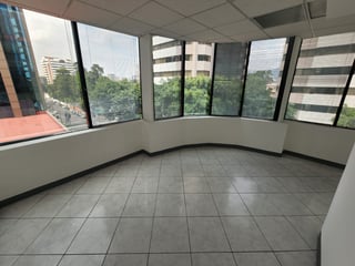 Renta de oficina con 2 baños en Zona 14 Ref-4922 - 2