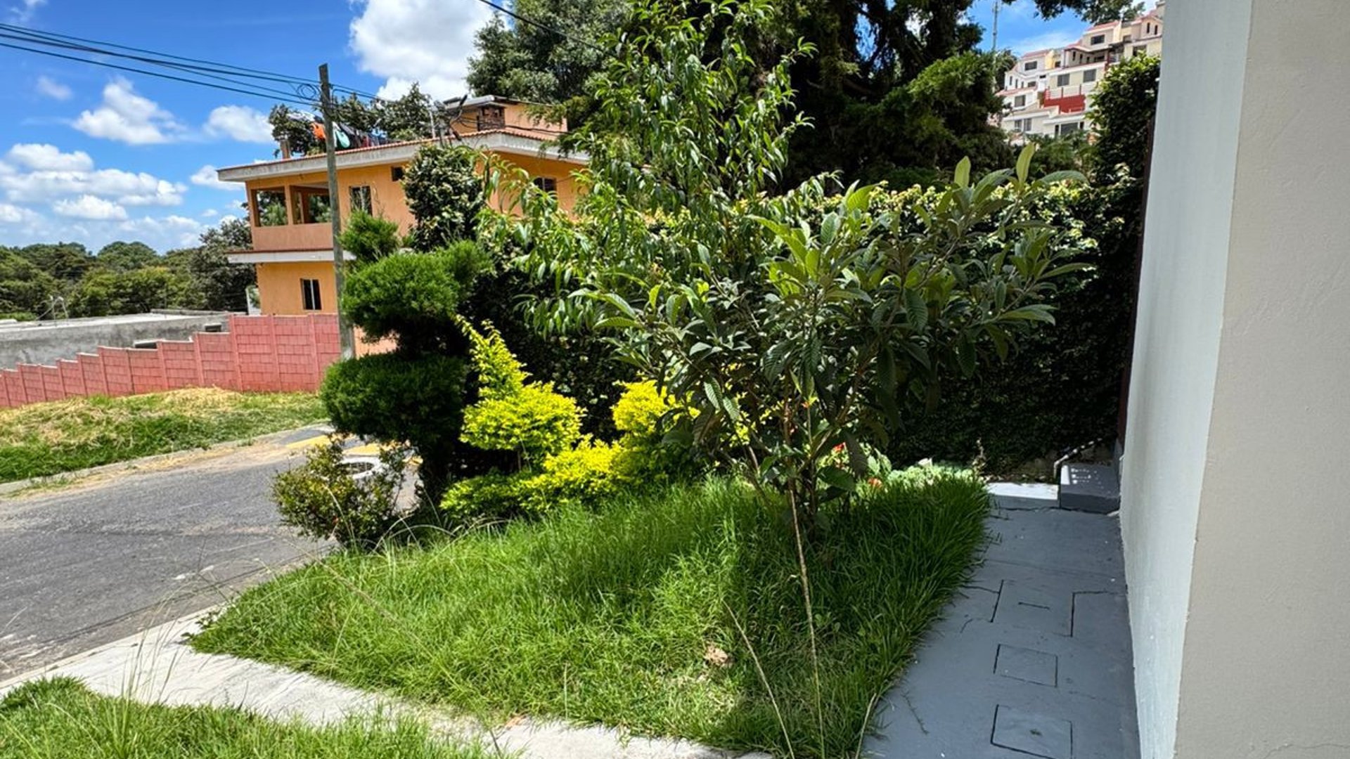 Casa con acabados de lujo Res. Bosques del Mirador