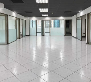 OFICINA EN ALQUILER 📍 Edificio Europlaza, Zona 14