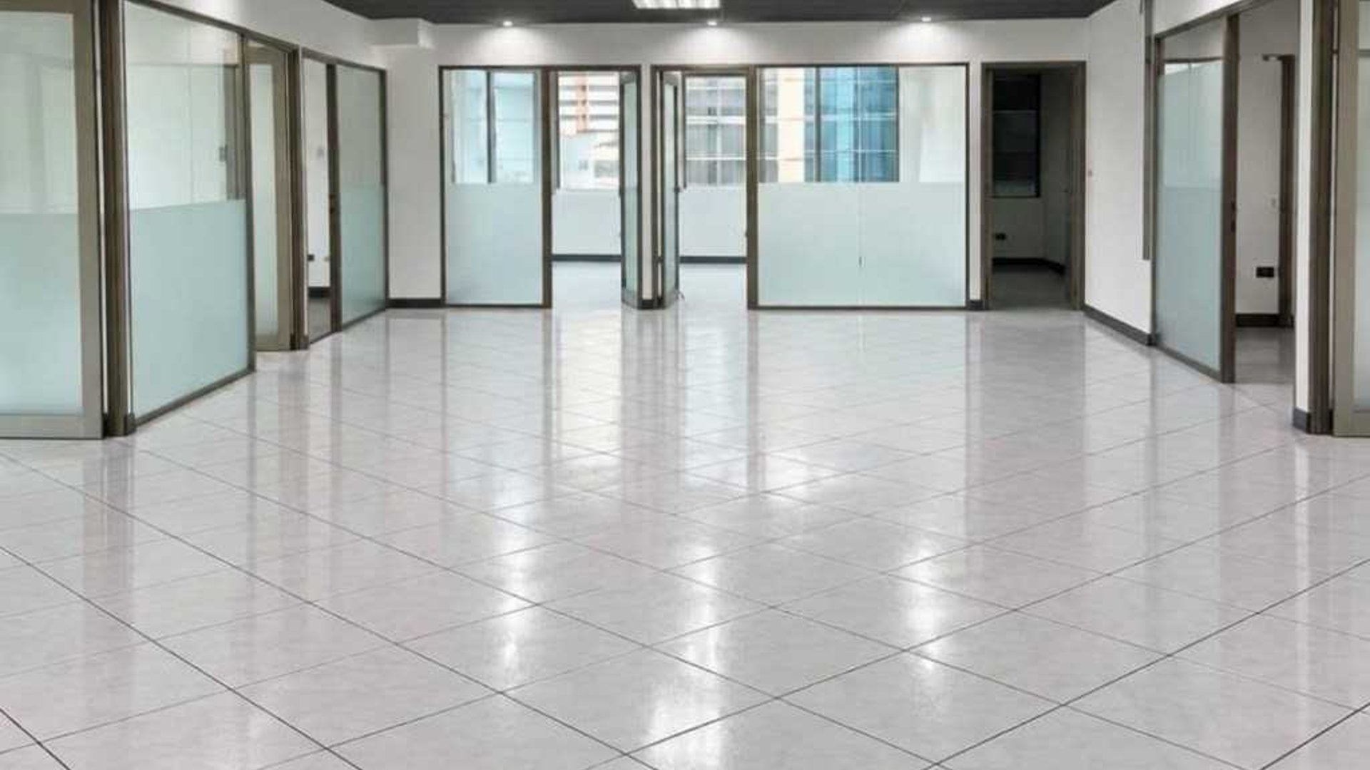 OFICINA EN ALQUILER 📍 Edificio Europlaza, Zona 14