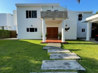 Casa de playa de 7 habitaciones en venta Las Olas  - Image 1