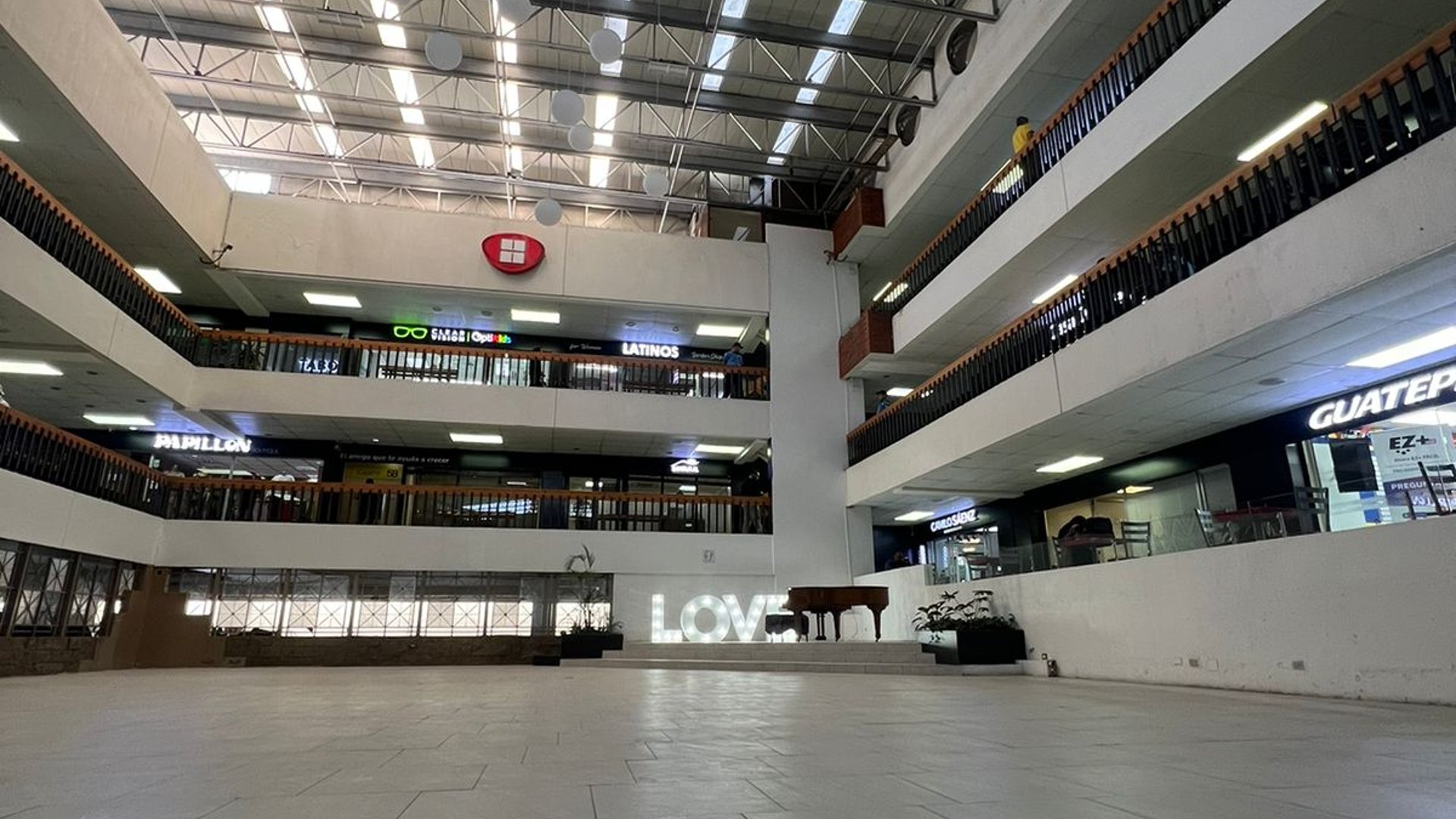 ???? ESPACIOS COMERCIALES EN RENTA –  CC VHII | ZONA 15 - Miniatura 9