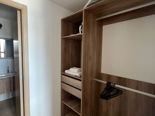 Vendo apartamento en Edificio MERAKI zona 10 por columpio de VH  - 3