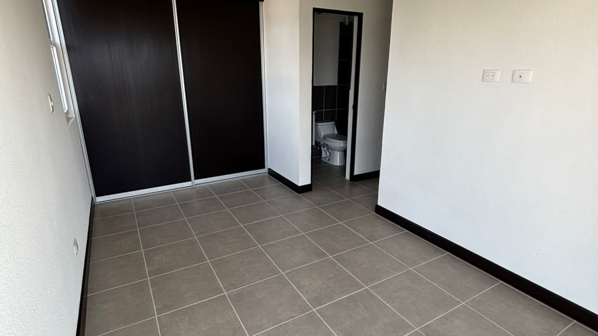 VENTA DE CÉNTRICO APARTAMENTO PARA ESTRENAR - ESENTA, ZONA 12 - Miniatura 4
