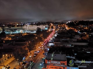 Oficina en renta en zona 7 sobre Calzada San Juan - Image 2