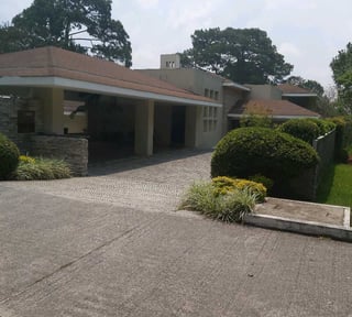 ELEGANTE CASA EN VENTA CASA Y CAMPO