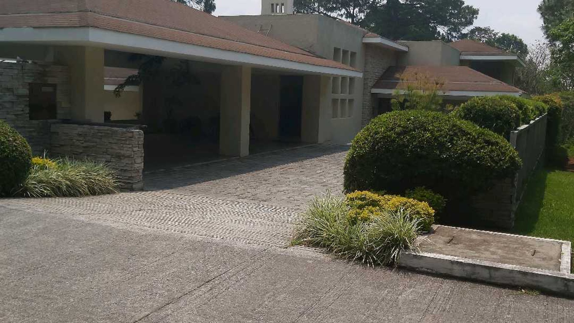 ELEGANTE CASA EN VENTA CASA Y CAMPO