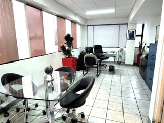 Oficina en Venta y Alquiler en Zona 10 - 4