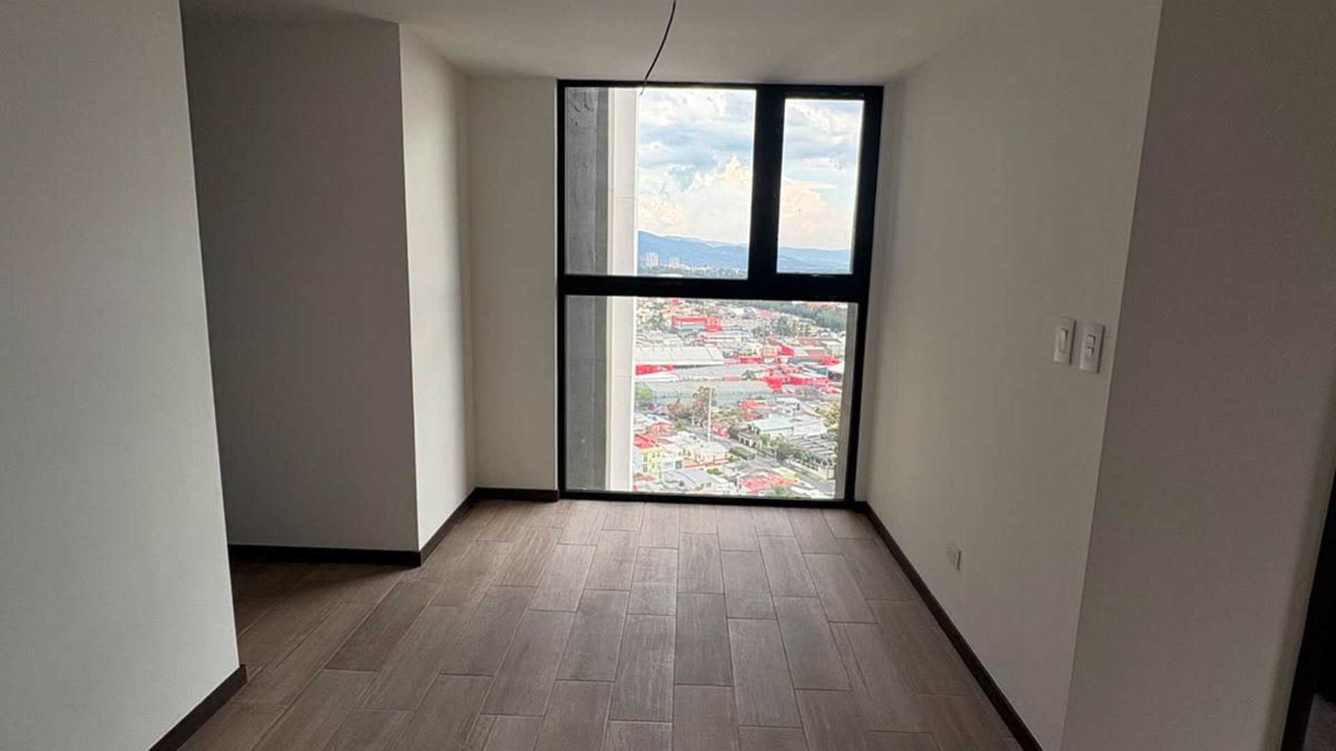 APARTAMENTO EN RENTA EN ZONA 11 MARISCAL - Miniatura 10