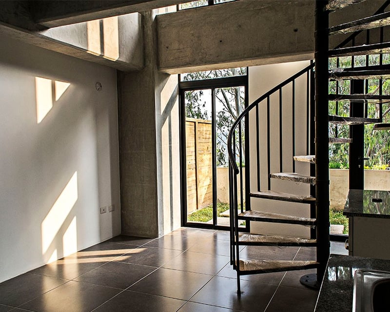 Alquilo / Vendo Moderno Apartamento tipo Loft en zona 10 con jardín