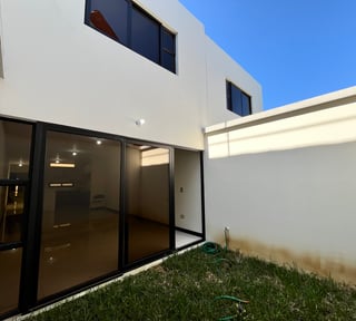 Casa nueva en venta de 3 habitaciones, Hacienda Real zona 16