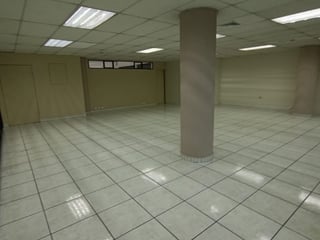 Oficina en renta en zona 9 edificio Heralso - 3